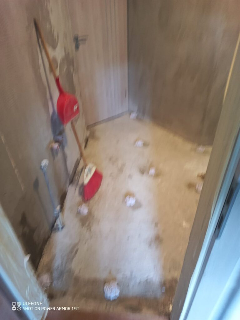 Fürdőszoba átalakítása és hidegburkolása – kivitelezés előtt